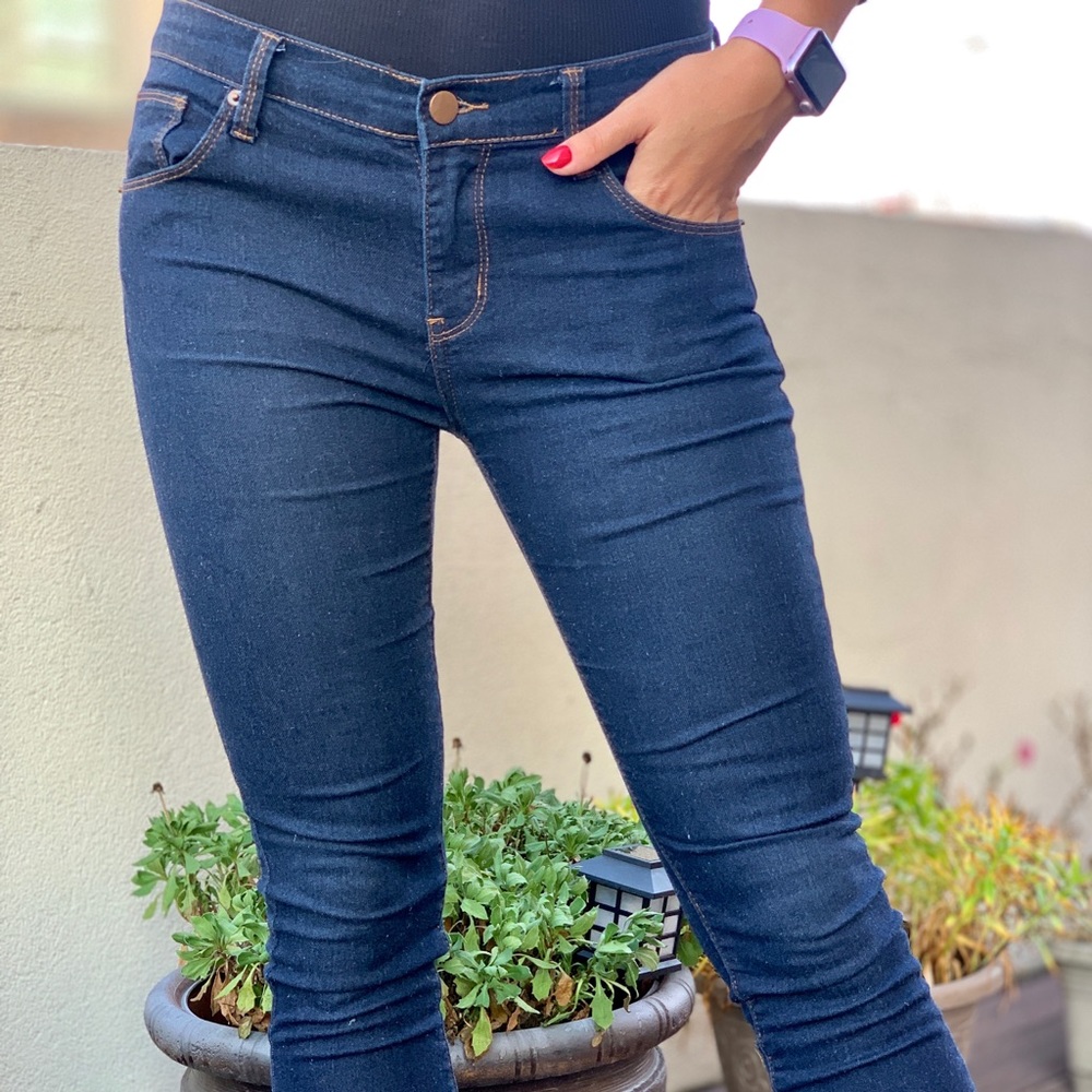 Forever21 skinny dark denim jeans. Size 27